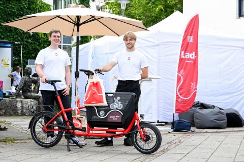 Mit der Beteiligung an Rad+ setzt auch Unterhaching ein Zeichen und macht das Radfahren in der Stadt für ihre Bürger_innen attraktiver.  (Quelle: Tobias Hase)