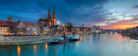 Flussseitige Ansicht der Stadt Regensburg