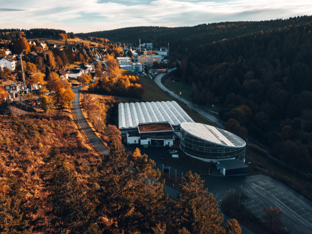 Tropenhaus von oben, mit einer Drohne fotografiert (Quelle: Ralf Schmitt).