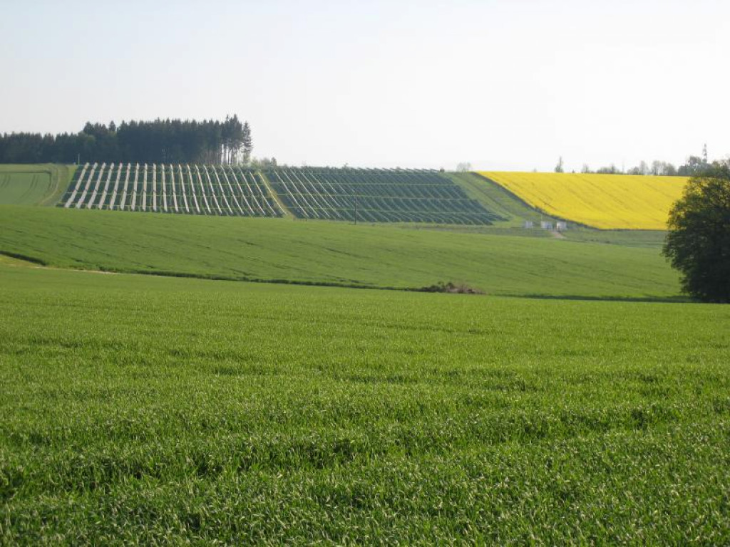 Einbindung von PV in Landschaftsstrukturen: Fernwirkung PV (Foto: Büro Wartner & Zeitzler)