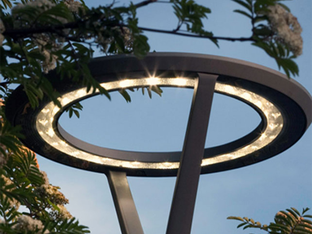 LED-Straßenbeleuchtung hat eine hohe Lebensdauer, lässt sich exakt lenken und ist sehr effizient (Quelle: LED-Leuchtenkompetenzzentrum Königsbrunn)