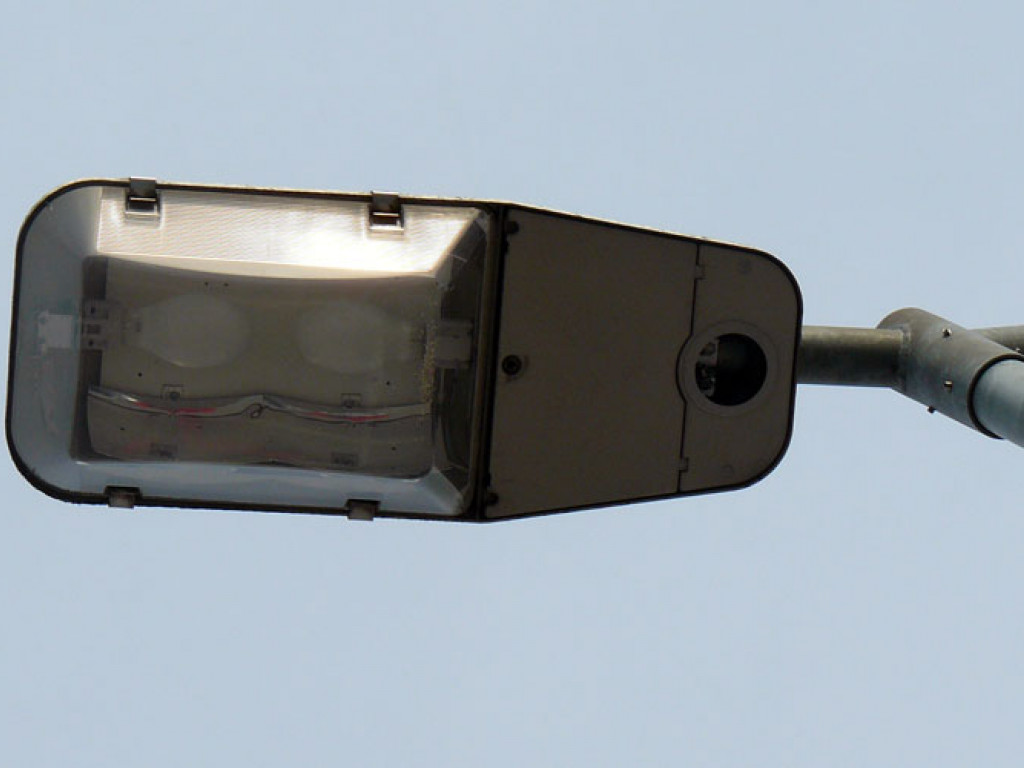 Eine Quecksilberdampf-Hochdrucklampe am Tag. (Quelle: Energie-Atlas Bayern)