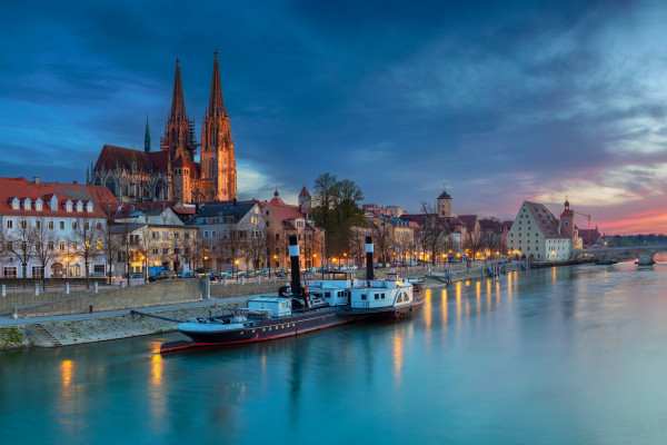 Flussseitige Ansicht der Stadt Regensburg