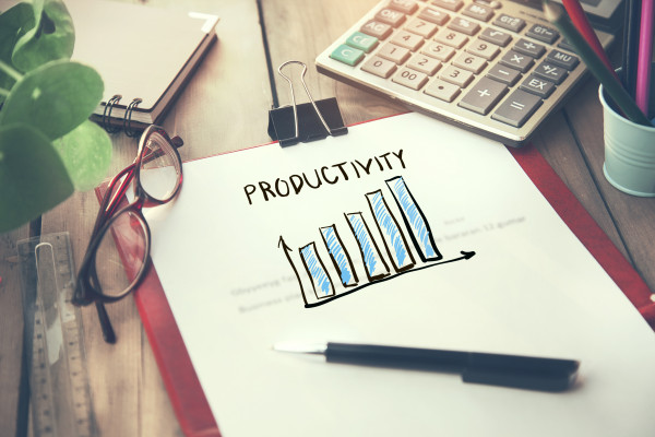 Energieproduktivität. Skizze auf Bürotisch, Symbolbild. (Quelle: tiko - Adobe Stock) Energieproduktivität. Skizze auf Bürotisch, Symbolbild. (Quelle: tiko - Adobe Stock)