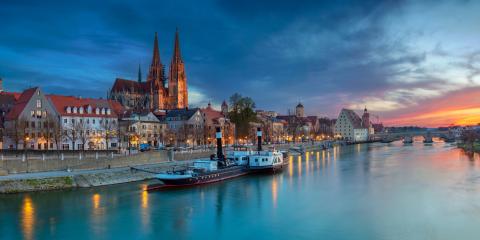 Flussseitige Ansicht der Stadt Regensburg (Bildquelle: rudi1976 – stock.adobe.com)